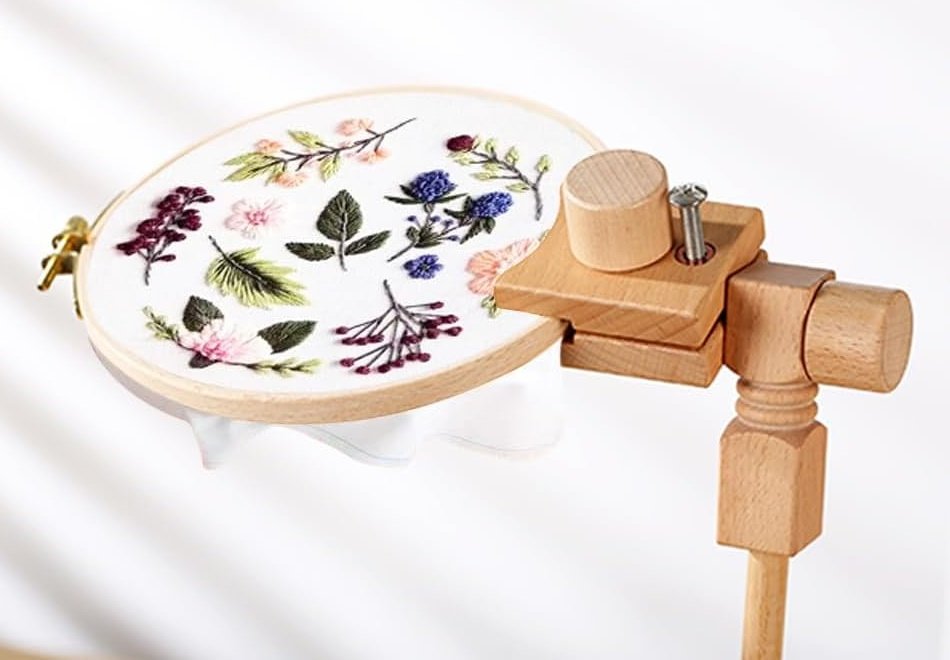 Sherbo Adjustable Beechwood Embroidery Hoop Stand with 6/7 Inch Hoops - Image 6